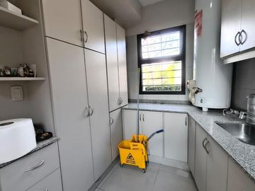 Casa en Venta Callejón Semi Privado Calle Gutiérrez Inmediaciones Club de Campo V, pileta, cochera