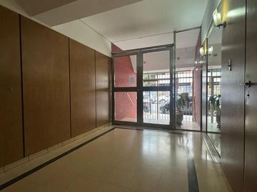 APTO CREDITO | 2 AMBIENTES CON BALCON | FLORES