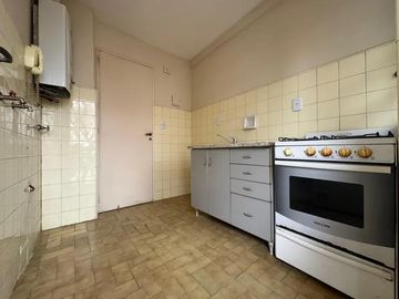 APTO CREDITO | 2 AMBIENTES CON BALCON | FLORES