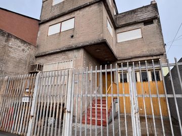 Nave Industrial - ex fábrica de costura con montacargas Caseros
