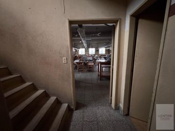 Nave Industrial - ex fábrica de costura con montacargas Caseros