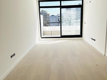 VENTA 3AMB CON BALCON ATERRAZADO. DOS BAÑOS AL FRENTE CON AMENITIES.
