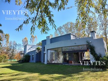 Casa en venta en Barrio Privado Colonia de Chacras