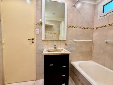 Venta Departamento 3 ambientes con Balcon al frente, Lavadero y Toilette en Palermo