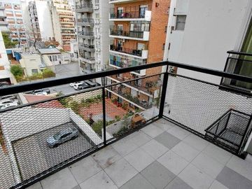 BAJAS EXPENSAS - Divino 2 Ambientes con Balcón - Apto Profesional - Inmejorable Ubicación