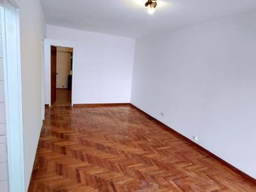 BAJAS EXPENSAS - Divino 2 Ambientes con Balcón - Apto Profesional - Inmejorable Ubicación