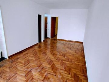 BAJAS EXPENSAS - Divino 2 Ambientes con Balcón - Apto Profesional - Inmejorable Ubicación