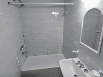 BAJAS EXPENSAS - Divino 2 Ambientes con Balcón - Apto Profesional - Inmejorable Ubicación