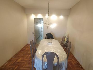 Depto 4 ambientes con dependencia 4 baños COCHERA