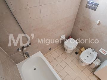 Venta Departamento 4 ambientes  con cochera en Flores