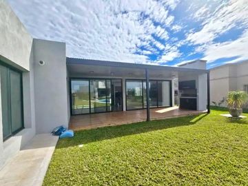 Casa en Alquiler de 5 ambientes en Barrio El Molino, Haras Santa Maria, Escobar. GBA Norte