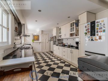 Alquiler casa en Belgrano, 8 ambientes, pileta, terraza, parrilla