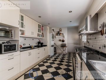 Alquiler casa en Belgrano, 8 ambientes, pileta, terraza, parrilla