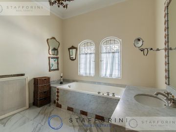 Alquiler casa en Belgrano, 8 ambientes, pileta, terraza, parrilla