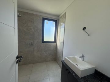 Venta Casa en  EL BARRIO DE SAN PABLO. Excelente ubicación!!