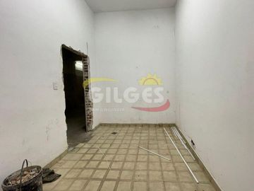Alquiler Galpón/Local 200M²  en Villa Luzuriaga. Excelente Ubicación