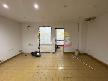 Alquiler Galpón/Local 200M²  en Villa Luzuriaga. Excelente Ubicación