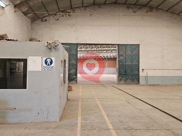 ALQUILER 3 Galpones más 6.300m2 de Predio libre en Cipolletti