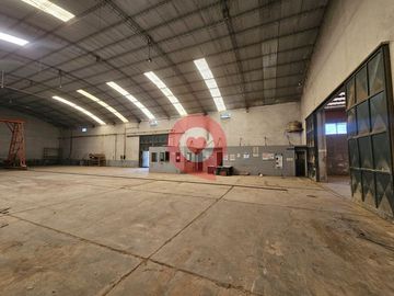 ALQUILER 3 Galpones más 6.300m2 de Predio libre en Cipolletti