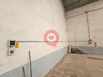 ALQUILER 3 Galpones más 6.300m2 de Predio libre en Cipolletti