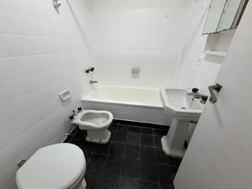 BAJAS EXPENSAS - Apto Profesional - Divino 2 Ambientes con Lavadero al contrafrente - Muy silencioso