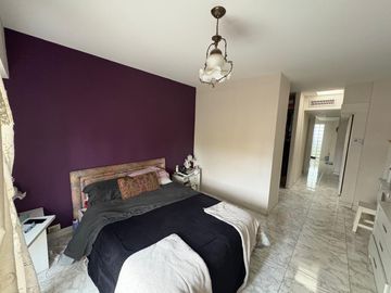 Villa Devoto: Casa mas Salones de Baile, Oficina y Cochera, Oportunidad