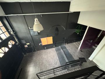 Villa Devoto: Casa mas Salones de Baile, Oficina y Cochera, Oportunidad