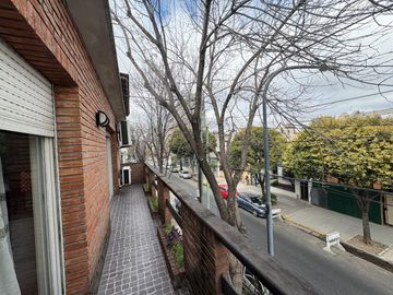Villa Devoto: Casa mas Salones de Baile, Oficina y Cochera, Oportunidad