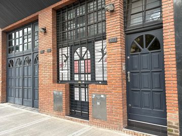 Villa Devoto: Casa mas Salones de Baile, Oficina y Cochera, Oportunidad