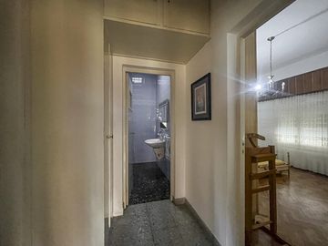 Casa de 3 dormitorios con gran jardín, cochera pasante y pilete en Ludueña
