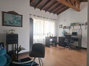 CASA DE 296m2 EN VENTA - SABANETA - CAÑAVEALEJO (LV)