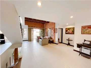CASA DE 296m2 EN VENTA - SABANETA - CAÑAVEALEJO (LV)
