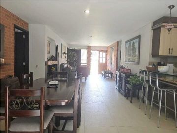 CASA DE 296m2 EN VENTA - SABANETA - CAÑAVEALEJO (LV)