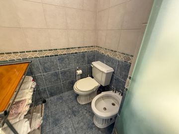 Venta PH de 2 plantas con 3 dormitorios y cochera barrio República de la Sexta