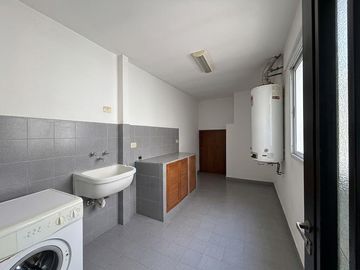 Venta PH de 2 plantas con 3 dormitorios y cochera barrio República de la Sexta