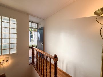 Venta PH de 2 plantas con 3 dormitorios y cochera barrio República de la Sexta