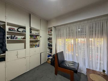 Venta PH de 2 plantas con 3 dormitorios y cochera barrio República de la Sexta