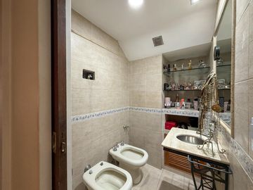 Venta PH de 2 plantas con 3 dormitorios y cochera barrio República de la Sexta