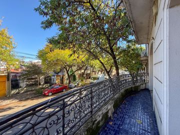 Venta PH de 2 plantas con 3 dormitorios y cochera barrio República de la Sexta