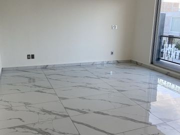 Casa en Renta Juriquilla Altos, 4 recs. con baño, salaTv, Roofgarden