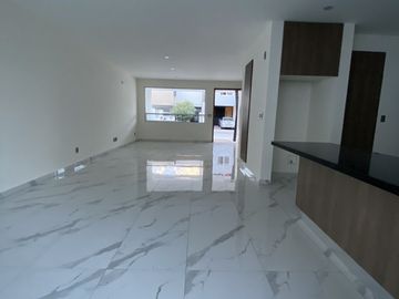 Casa en Renta Juriquilla Altos, 4 recs. con baño, salaTv, Roofgarden