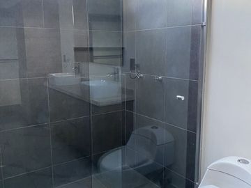 Casa en Renta Juriquilla Altos, 4 recs. con baño, salaTv, Roofgarden