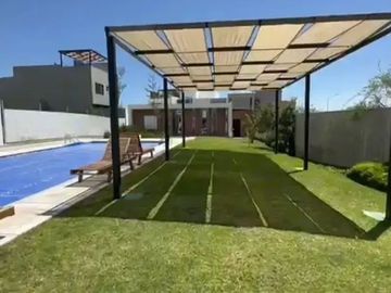 Casa en Renta Juriquilla Altos, 4 recs. con baño, salaTv, Roofgarden