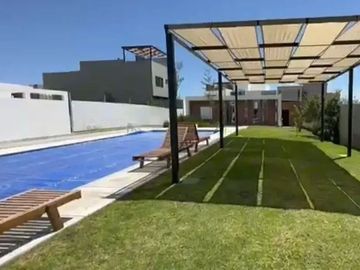 Casa en Renta Juriquilla Altos, 4 recs. con baño, salaTv, Roofgarden