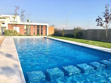 Casa en Renta Juriquilla Altos, 4 recs. con baño, salaTv, Roofgarden