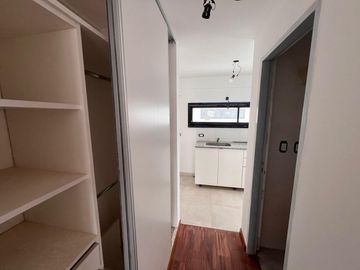 VENTA MONOAMBIENTE DIVISIBLE CON BALCON A ESTRENAR - Calle 3 E/61 y 62 - LA PLATA