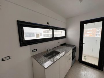 VENTA MONOAMBIENTE DIVISIBLE CON BALCON A ESTRENAR - Calle 3 E/61 y 62 - LA PLATA