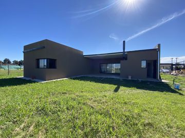 Venta Casa de 3 Dormitorios en Los Pasos Del Jockey 4