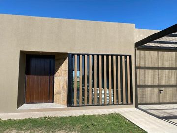 Venta Casa de 3 Dormitorios en Los Pasos Del Jockey 4