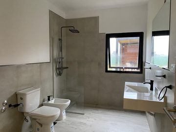 Venta Casa de 3 Dormitorios en Los Pasos Del Jockey 4